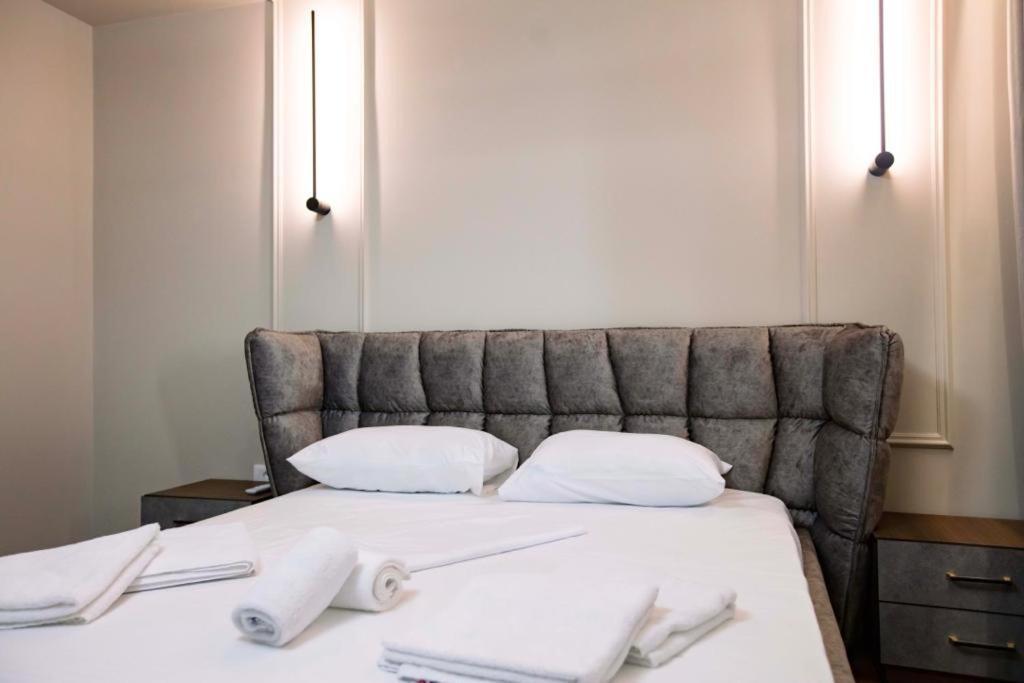 Luxury Apartment At Condor Center Тирана Екстериор снимка